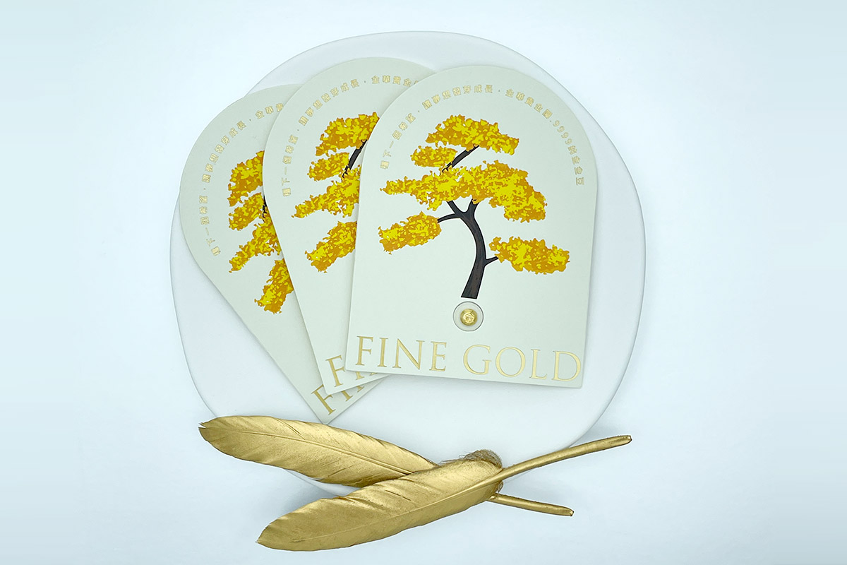 金華貴金屬的純金小金豆一公克，採用加厚的泡殼與燙金的紙卡精裝。是純度為99.99%的黃金條塊，輕奢送禮的最佳選擇